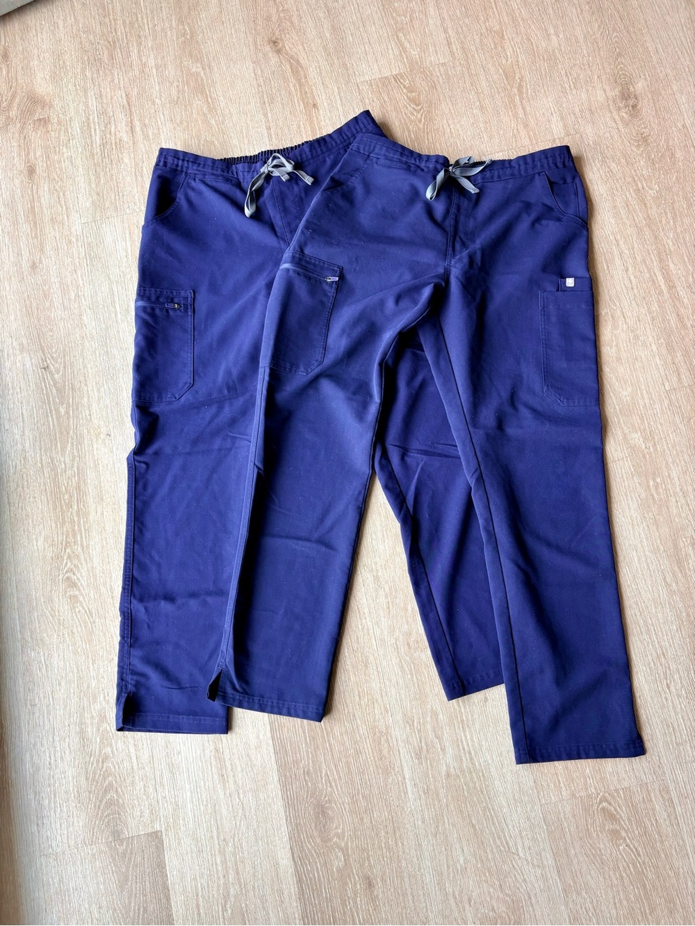 Figs Women’s Navy Yola Skinny Scrub Pants - NWOT